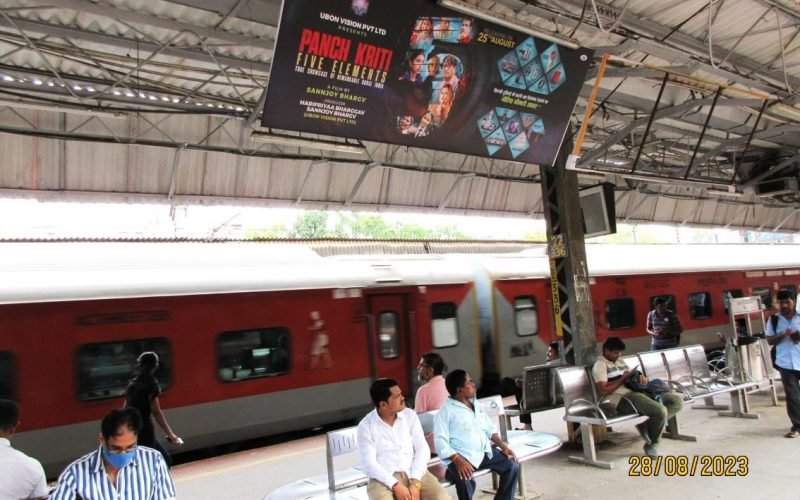 TRAIN AD : 8 X 3 STATION BOARD, DOCKYARD ROAD – HARBOUR LINE