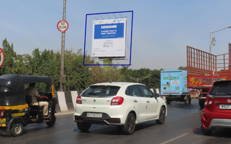 HOARDING : 40 X 40 ON WEH, ON KHERWADI FLYOVER, BANDRA