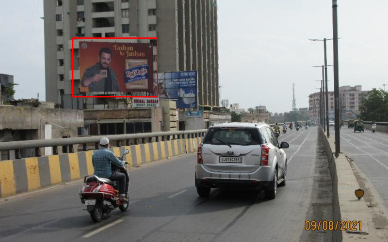 HOARDING : 30 X 20   BHATTHA, ANJALI BRIDGE TOWARDS VASNA, Paldi