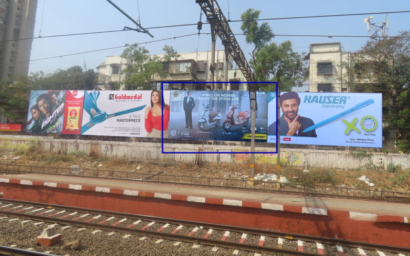 HOARDING : 40 X 20 FAC. RAILWAY PLATFORM, MULUND