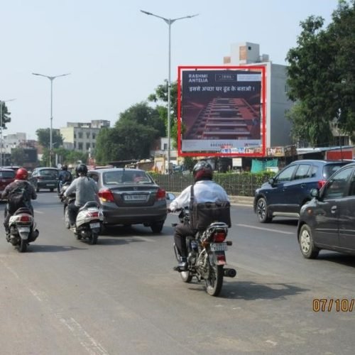 HOARDING : 30 X 31   AIRPORT ROAD TOWARDS CITY, Airport Road 