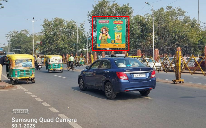 UNIPOLE : 20 X 20  KALUPUR STATION FTC SARANGPUR CIRCLE/PANCHKUWA TO KALUPUR, KALUPUR