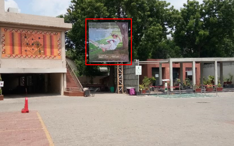 UNIPOLE : 15 X 15  KARNAVATI CLUB