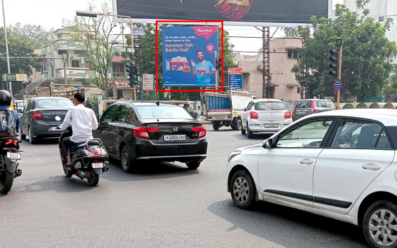 UNIPOLE : 14 X 14   MANEKBAUG CROSS ROAD TOWARDS DHARNIDHAR FCG NEHRUNAGAR & SHYAMAL CROSS ROAD,  MANEKBAUG CROSS ROAD