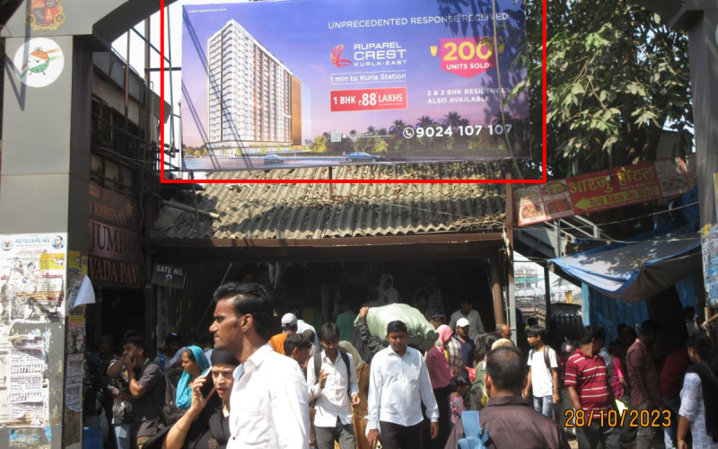 HOARDING : 16 X 8  KURLA EAST STATION ENTRY EXIT, KURLA