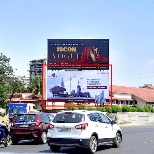 HOARDING : 40 X 20   S.G HIGHWAY,RAJPATH CLUB TO PAKWAN CIRCLE -LOWER, SG HIGHWAY