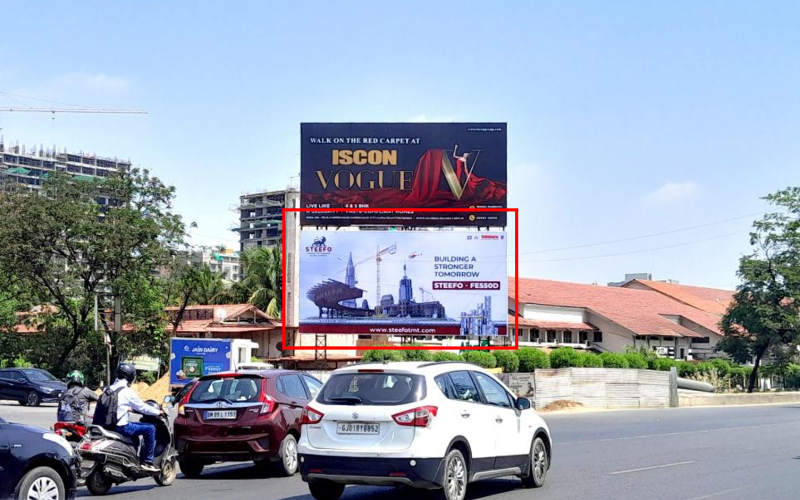 HOARDING : 40 X 20   S.G HIGHWAY,RAJPATH CLUB TO PAKWAN CIRCLE -LOWER, SG HIGHWAY