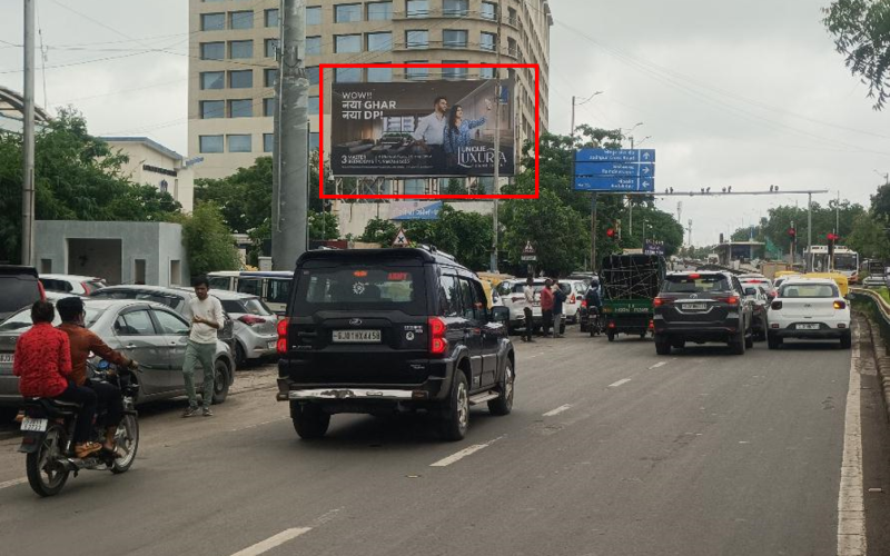 HOARDING : 40 X 20    – O/S SATELLITE POLICE STATION, FTC FR CIRCLE TO JODHPUR, SATELLITE ROAD 