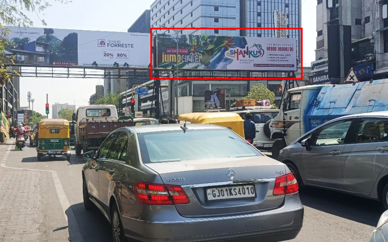 GANTRY : 45 X 10    SHYAMAL CROSS ROAD  FTF PRAHLADNAGAR TO SHYAMAL JUNCTION – RIGHT, SHYAMAL