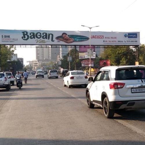 GANTRY : 100 X 10   SINDHUBHAVAN ROAD PAKWAN CIRCLE, NR. ARMEDA & SILVER RADIANCE, SINDHUBHAVAN