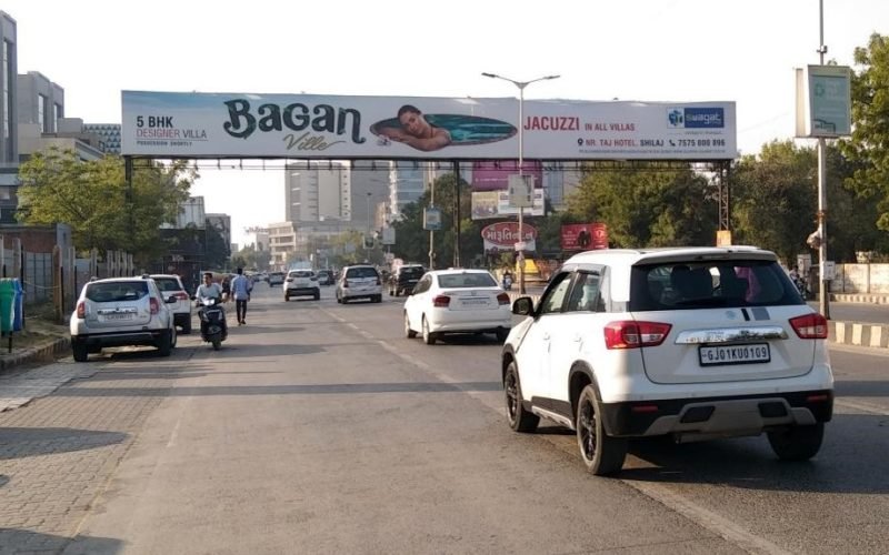 GANTRY : 100 X 10   SINDHUBHAVAN ROAD PAKWAN CIRCLE, NR. ARMEDA & SILVER RADIANCE, SINDHUBHAVAN