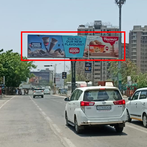 GANTRY : 50 X 12    SINDHUBHAVAN ROAD NR. TAJ SKYLINE HOTEL TOW. PAKWAN SG ROAD TO SP RING ROAD, SINDHUBHAVAN