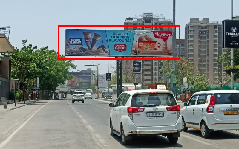 GANTRY : 50 X 12    SINDHUBHAVAN ROAD NR. TAJ SKYLINE HOTEL TOW. PAKWAN SG ROAD TO SP RING ROAD, SINDHUBHAVAN