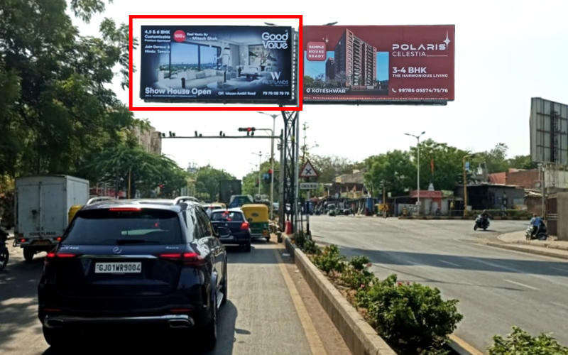 GANTRY : 24 X 12  BODAKDEV NFD CIRCLE FCG VASTRAPUR TOWARDS SG ROAD – L, BODAKDEV
