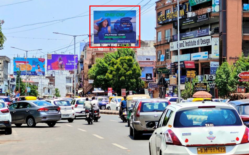 HOARDING : 25 X 20   VASTRAPUR LAKE TOWARDS IIM, VASTRAPUR