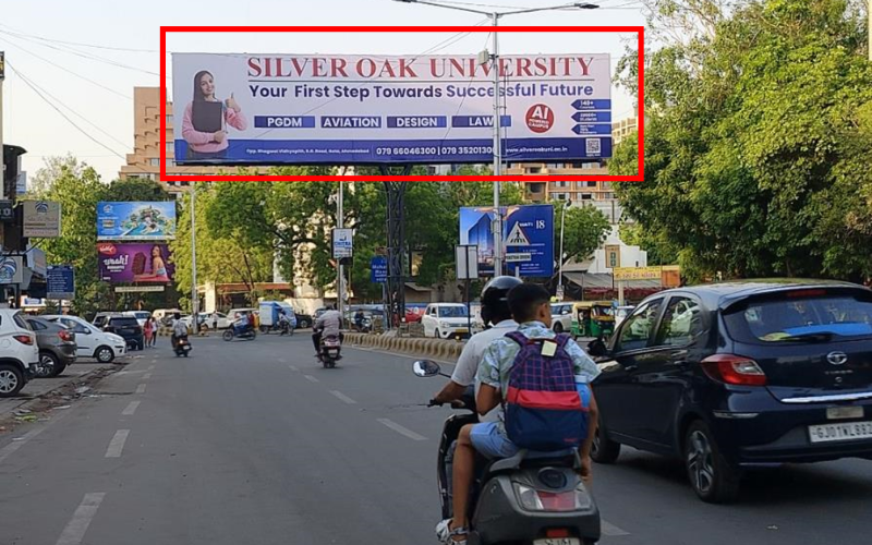 GANTRY : VASTRAPUR LAKE NR. SANJIVANI HOSPITAL TOW. MANSI CIRCLE / IIM TO BODAKDEV SG ROAD, VASTRAPUR