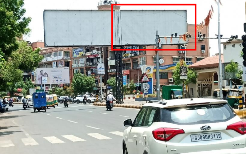 GANTRY : 24 X 12    VASTRAPUR LAKE O/S SARDAR CENTER TOW.BODAKDEV SG ROAD TO IIM – R, VASTRAPUR