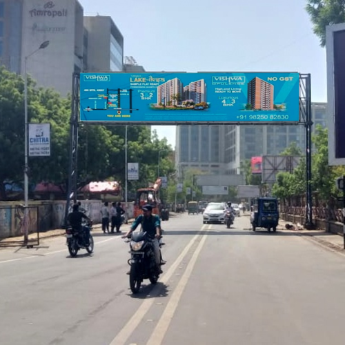 GANTRY : 42 X 10 VASTRAPUR LAKE NR. AHMEDABAD ONE MALL TOW. MALL ENTRY, VASTRAPUR