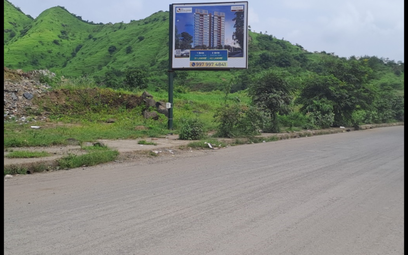 FLAG : 12 X 10   AFTER OVA CAMP CIRCLE TALOJA JAIL ROAD TOWARDS MANNAT CORNER (F-1)