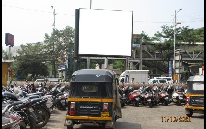 FLAG : 12 X 10   KHARGHAR HIRANANDANI SERVICE ROAD FCG THREE STAR HOTEL