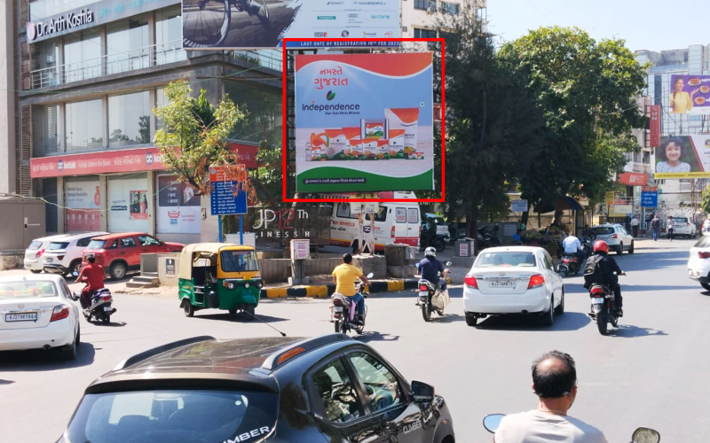 UNIPOLE : 14 X 14  AMBAWADI OPP. RAJ STATIONERY FTF EXCISE CHOWKI TO NEHARUNAGAR CIRCLE, AMBAWADI 