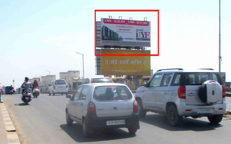 HOARDING : 30 X 15   CHANDLODIYA FLYOVER, GODREJ GARDEN CITY GOTA TO NIRNAY NAGAR (UP), CHANDLODIYA