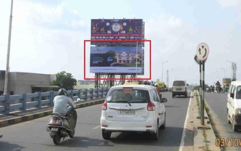 HOARDING : 30 X 15   CHANDLODIYA FLYOVER, NIRNAY NAGAR TO GODREJ GARDEN CITY GOTA – (DN), CHANDLODIYA