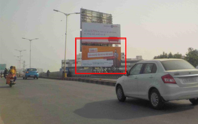 HOARDING : 30 X 15  GHATLODIYA FLYOVER, SOLA BHAGWAT TO PRABHAT CHOWK (DN), GHATLODIYA