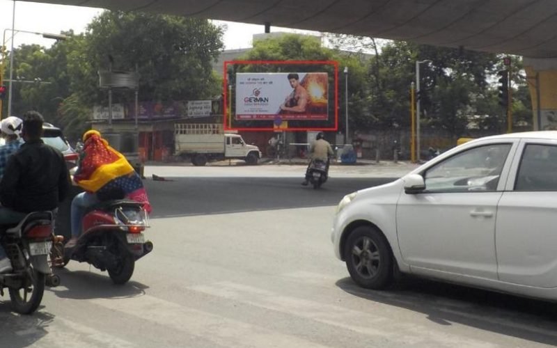 UNIPOLE : 20 X 10  IIM CROSS ROAD FTF HELMET CROSS ROAD TO KESHAVBAUG / SHIVRANJANI, IIM