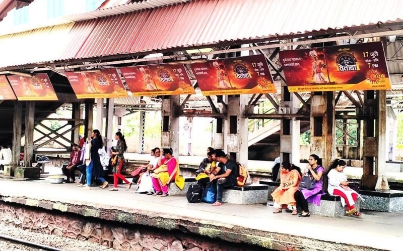 TRAIN AD : 8 X 3 STATION BOARD, VIKROLI – CENTRAL LINE